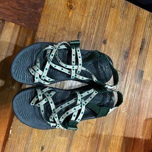 Womens Size 8 Chacos 🦎